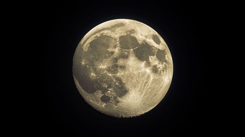 夜空に輝く満月